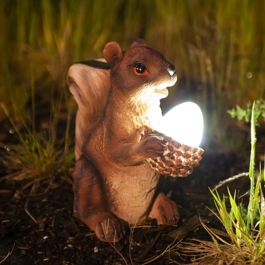 Elliana Squirrel Statue