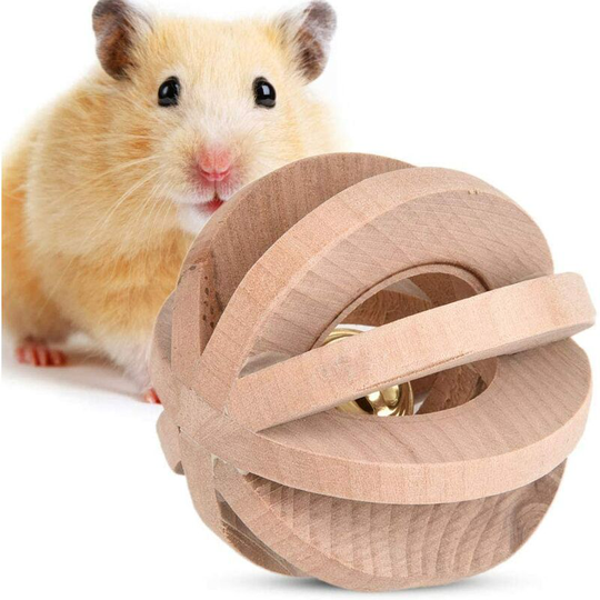 Wooden hamster chew toy teeth chew toy ball with jingling bell for rabbits, guinea pigs, hamsters and other small animals