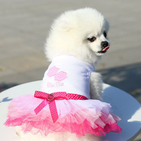 Dog dress 1 set - lips group pink Cute totem princess dress Heart and lip pattern puppy dress for girls puppy. (m) (Suitable for 5-7 pounds)