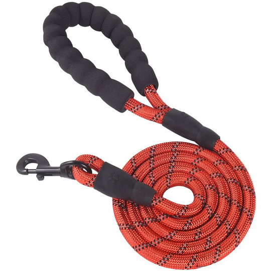 Strong dog leash with highly reflective lines. 360° tangle free