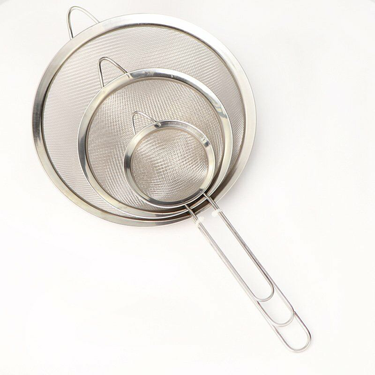 Perle Rare - Set of 3 Fine Mesh Sieve/Mesh Colander with Handle Kitchen Colander for Draining Noodle/Rice/Vegetable/Egg White etc, Three Size 7cm,