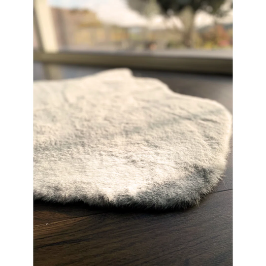 Earl's Rabbit Fur Machine Tufted Cream Rug