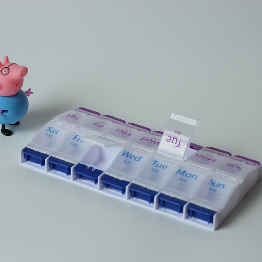 Weekly pill organizer (7 days), vitamin and medicine box, large push-button compartments, transparent lids