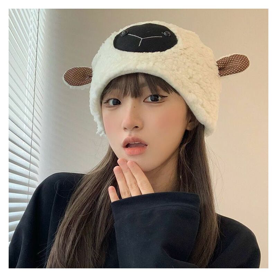 2 pieces of lamb hats Children's imitation lamb cashmere cute winter warm basin hat Versatile ear cap (beige)